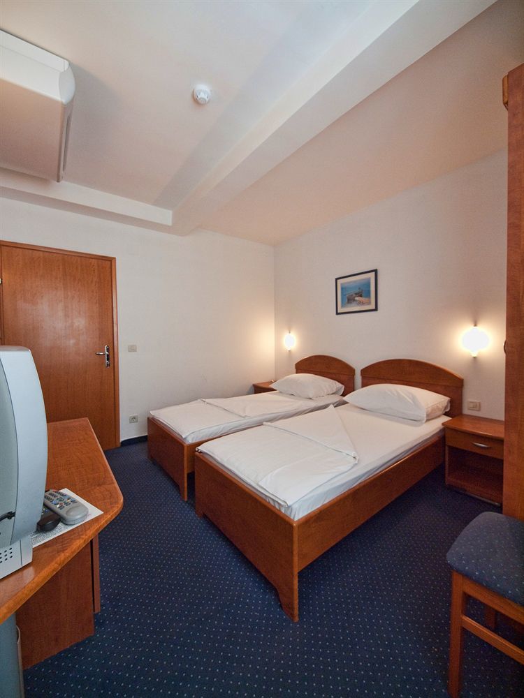 Hotell Perla 3*